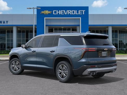 Used 2026 Chevrolet Traverse LT w/ Driver Confidence Package FWD image 3