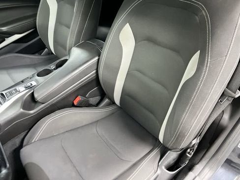 Used 2022 Chevrolet Camaro LT RWD image 18