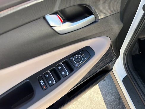 Used 2023 Hyundai Santa Fe SEL image 17