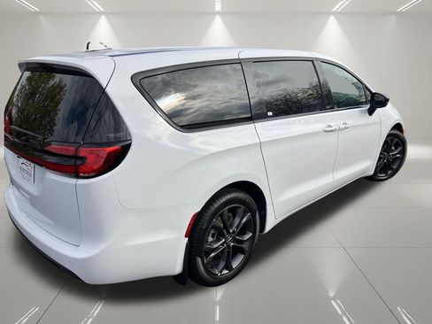 New 2026 Chrysler Pacifica Select image 16