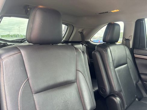Used 2016 Toyota Highlander Limited FWD image 28