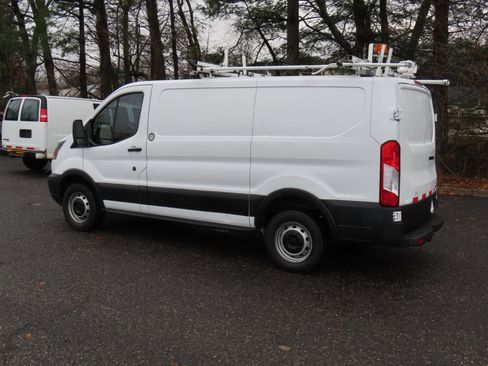 Used 2015 Ford Transit 250 130 Low Roof image 4