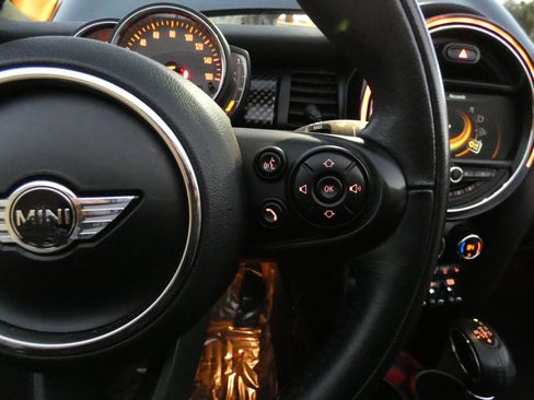 Used 2018 MINI Cooper S image 24