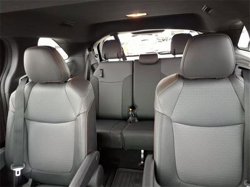 Certified 2021 Toyota Sienna XSE image 17