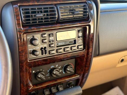 Used 2001 Jeep Cherokee Limited image 18