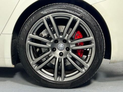 Used 2018 Maserati Ghibli S GranLusso image 37