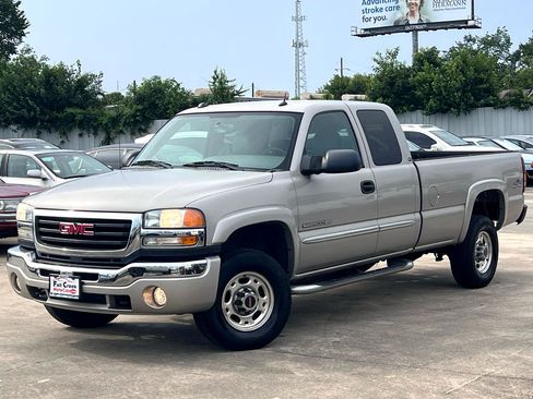 Used 2004 GMC Sierra 2500 SLT w/ Skid Plate Package image 2
