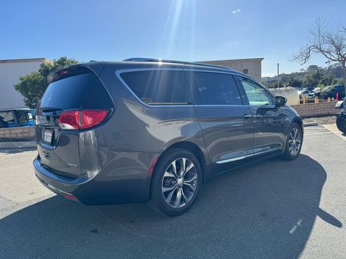 Certified 2018 Chrysler Pacifica Limited w/ Tire & Wheel Group image 3