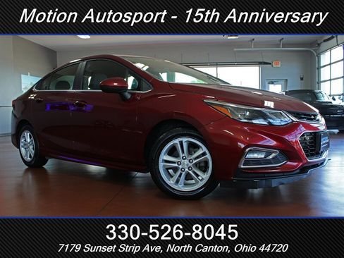 Used 2016 Chevrolet Cruze LT w/ Sun And Sound Package FWD image 2