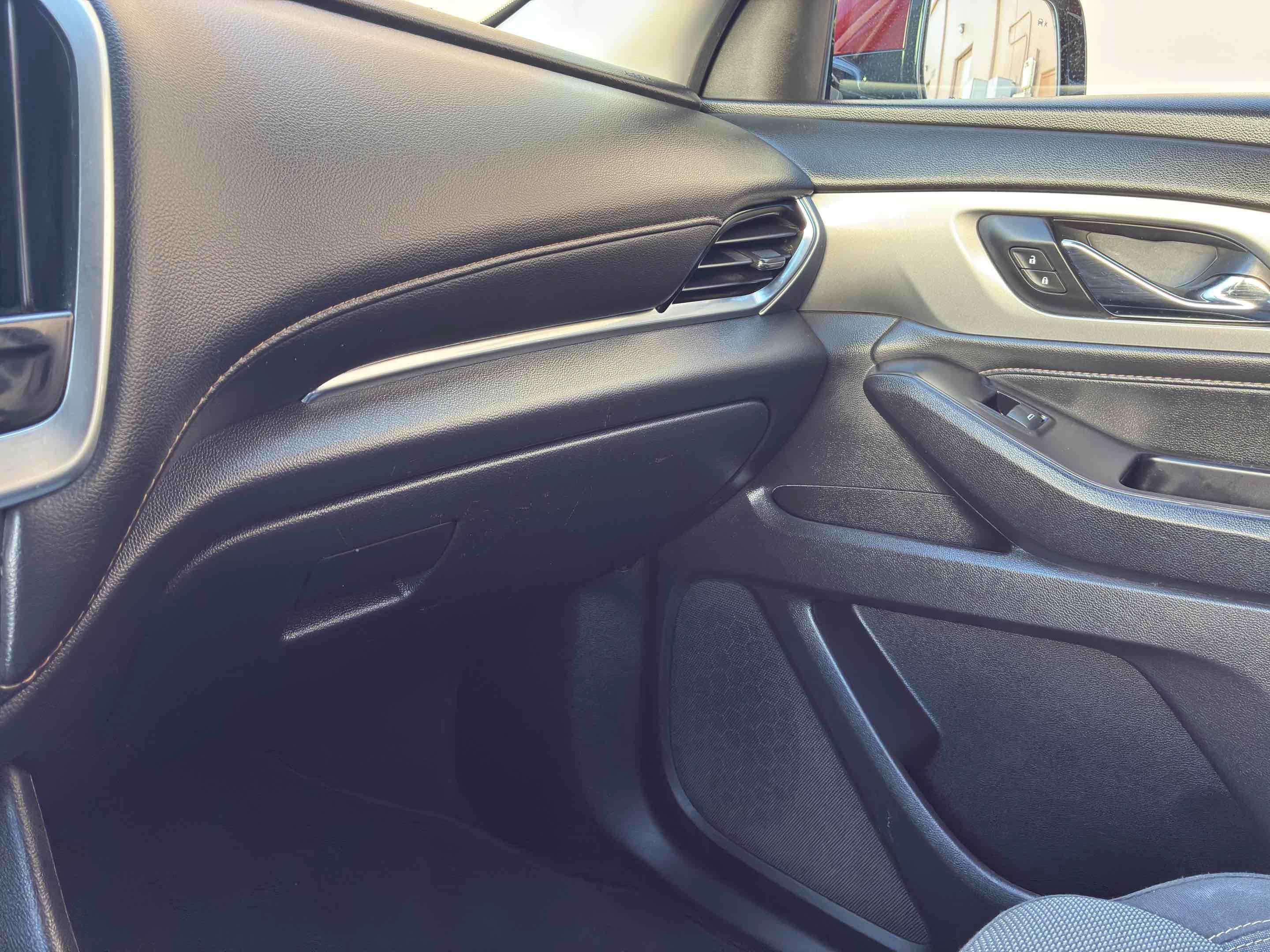 Used 2019 Chevrolet Traverse LT FWD image 27