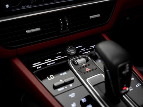 Used 2022 Porsche Cayenne GTS AWD/4WD image 52