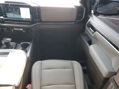 Used 2022 Chevrolet Silverado 1500 LTZ w/ LTZ Premium Package image 19