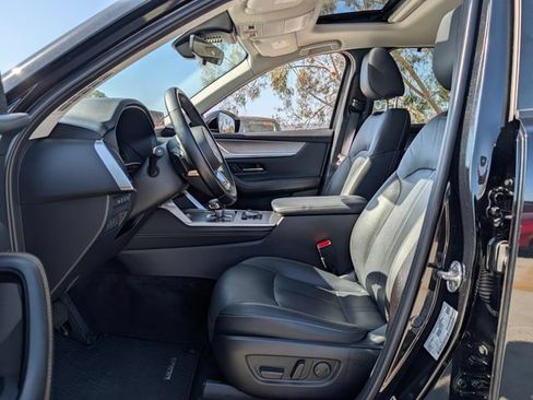 Certified 2025 MAZDA CX-70 3.3 Turbo w/ Preferred Package AWD/4WD image 14