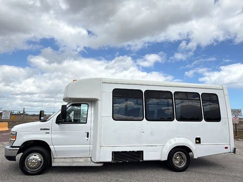 Used 2015 Ford E-350 and Econoline 350 Super Duty image 2