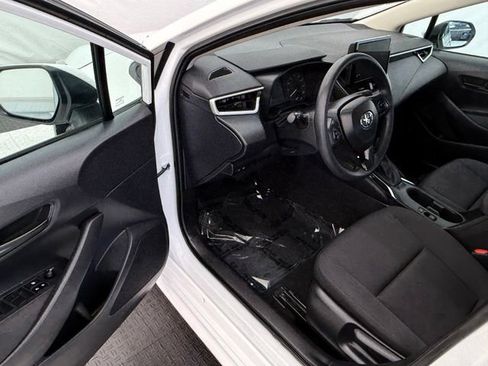 Used 2025 Toyota Corolla LE FWD image 29