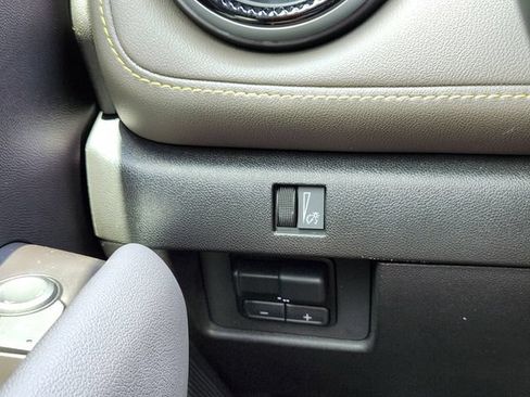 Used 2023 Chevrolet Colorado ZR2 w/ ZR2 Convenience Package III AWD/4WD image 24