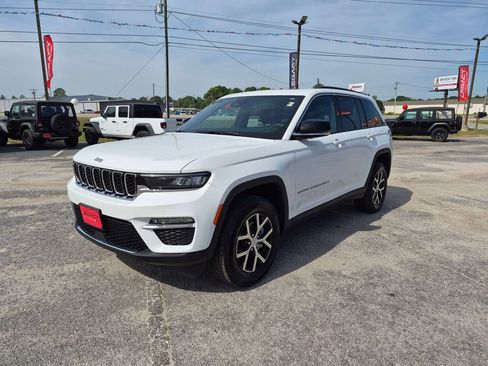 Used 2025 Jeep Grand Cherokee Limited AWD/4WD image 7