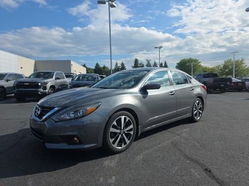 Used 2017 Nissan Altima 2.5 SR FWD image 9