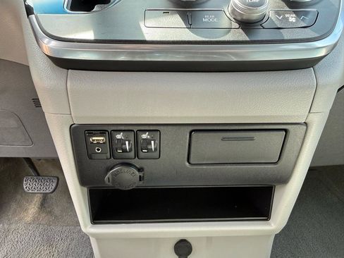 Used 2015 Toyota Sienna XLE w/ XLE Navigation Package FWD image 39