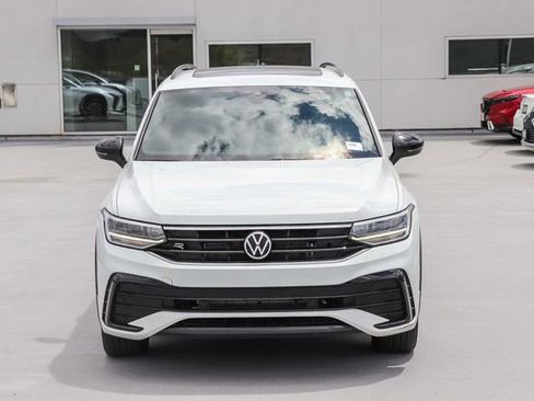 Used 2022 Volkswagen Tiguan SE R-Line AWD/4WD image 2