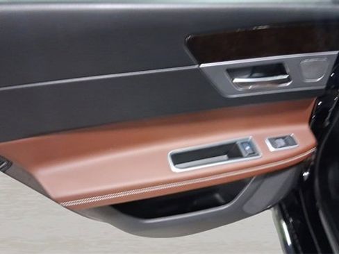 Used 2018 Jaguar XF R-Sport image 24