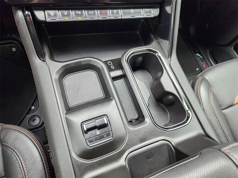 Used 2025 GMC Sierra 2500 AT4 w/ AT4 Premium Plus Package image 17