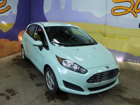 Used 2019 Ford Fiesta SE FWD image 2