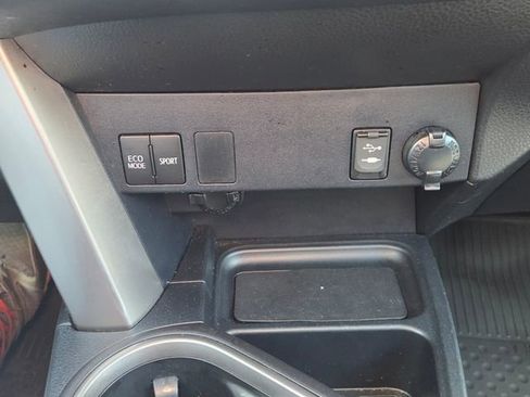 Used 2016 Toyota RAV4 LE AWD/4WD image 29