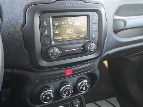 Used 2017 Jeep Renegade Latitude image 28