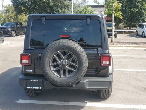 Used 2024 Jeep Wrangler Unlimited Sport AWD/4WD image 7