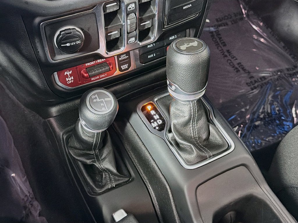 Used 2025 Jeep Wrangler Unlimited Rubicon w/ Convenience Group AWD/4WD image 16