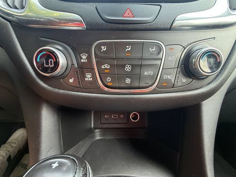 Used 2020 Chevrolet Equinox LT AWD/4WD image 30