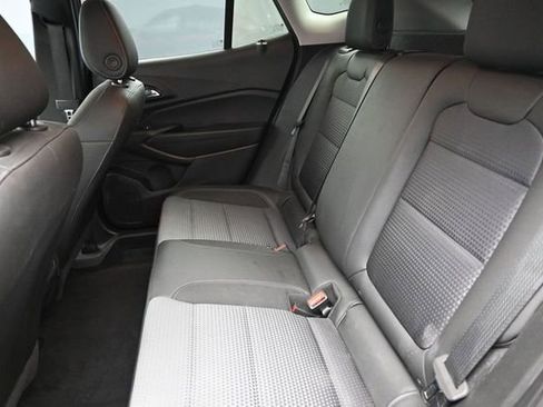 Used 2025 Chevrolet Trax LT FWD image 18