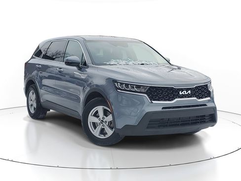 Used 2023 Kia Sorento LX image 1