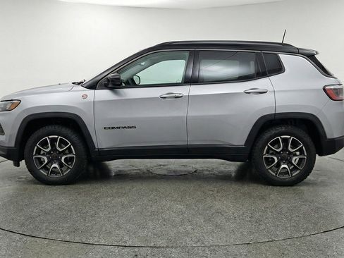 Used 2025 Jeep Compass Trailhawk AWD/4WD image 5