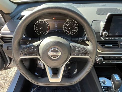 Used 2024 Nissan Altima 2.5 SV image 11