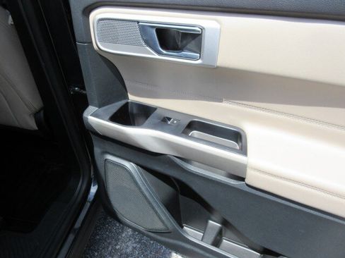 Used 2022 Ford Explorer Limited w/ Equipment Group 301A RWD image 20