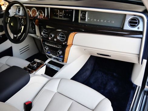 Certified 2023 Rolls-Royce Phantom Sedan RWD image 18