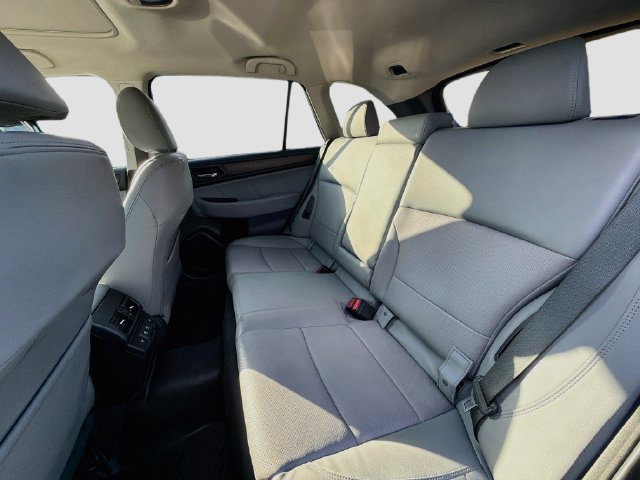 Used 2019 Subaru Outback 3.6R Limited AWD/4WD image 18