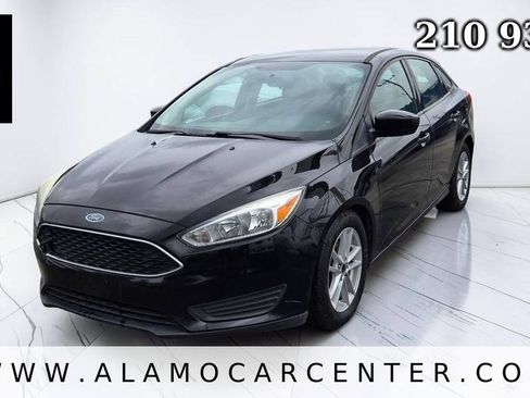 Used 2018 Ford Focus SE FWD image 1