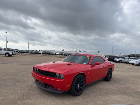 Used 2014 Dodge Challenger R/T RWD image 7