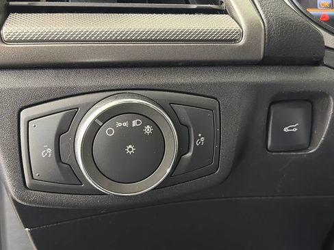 Used 2018 Ford Fusion SE w/ Fusion SE Technology Package FWD image 24