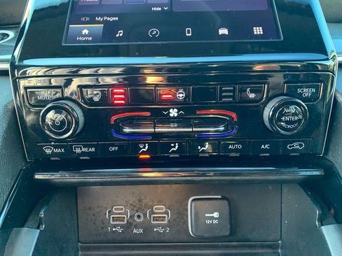 Used 2023 Jeep Grand Cherokee L Laredo image 27