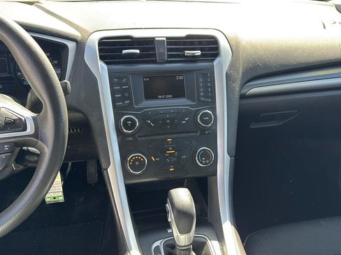 Used 2015 Ford Fusion SE FWD image 10