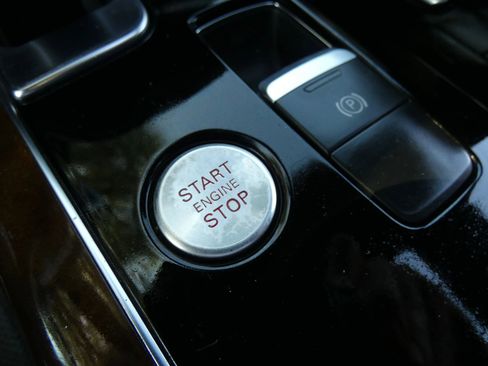 Used 2015 Audi A8 L 4.0T image 71