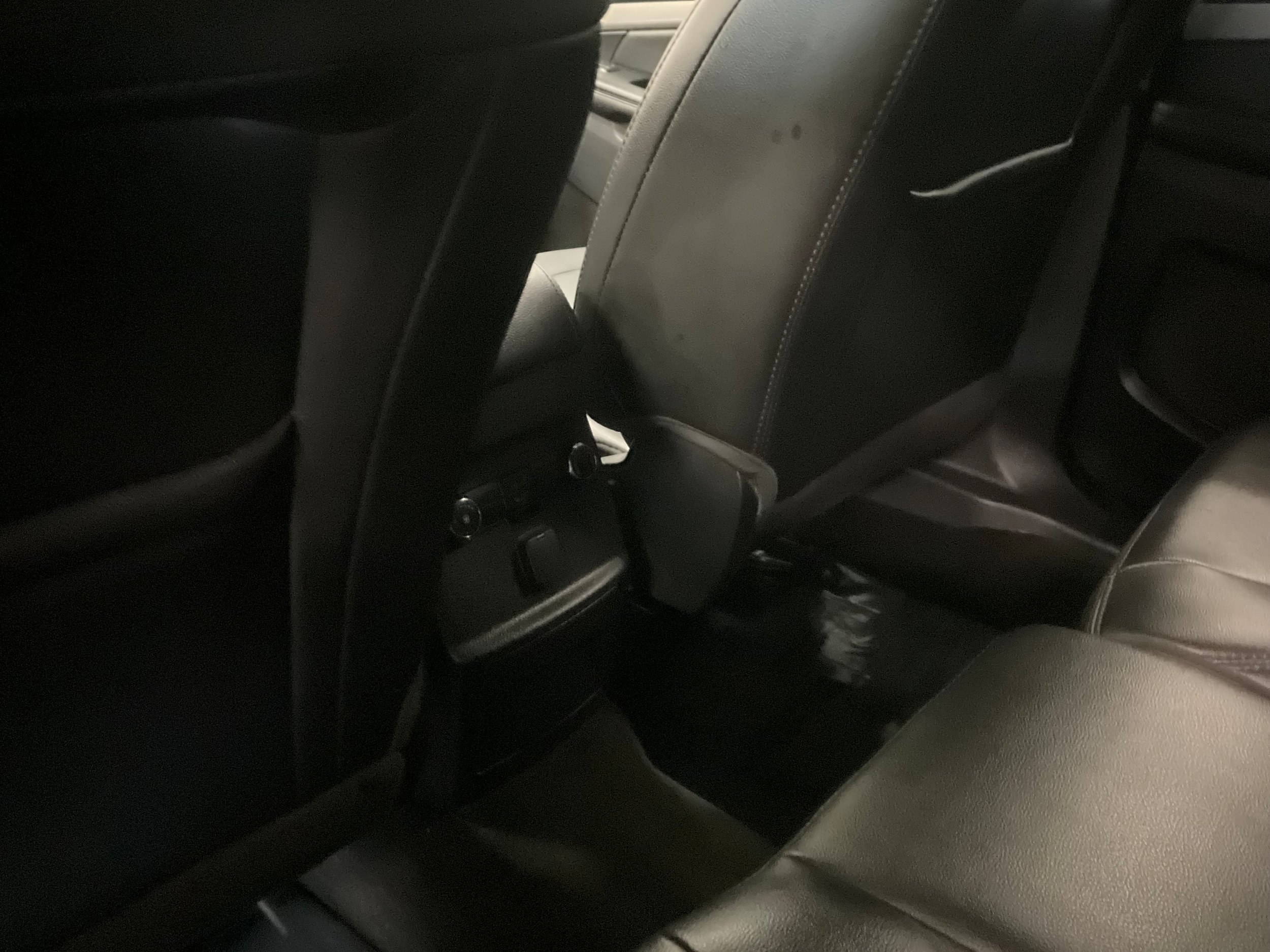 Used 2018 Ford Explorer XLT w/ Equipment Group 202A AWD/4WD image 19