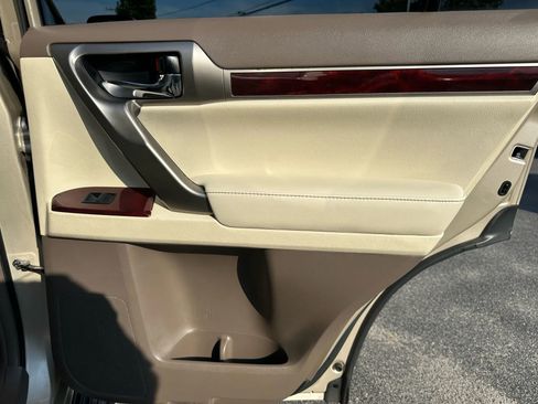 Used 2011 Lexus GX 460 image 24