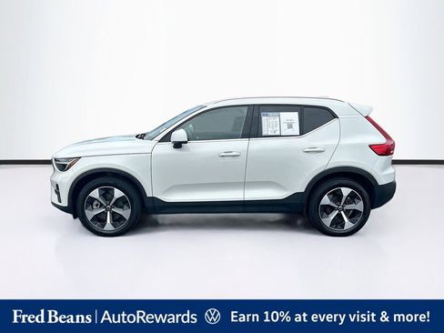 Used 2025 Volvo XC40 B5 Core w/ Protection Package Premier AWD/4WD image 5