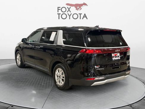 Used 2023 Kia Carnival LX image 4