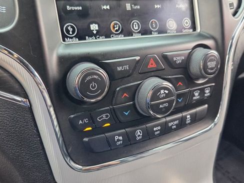 Used 2018 Jeep Grand Cherokee Limited AWD/4WD image 25